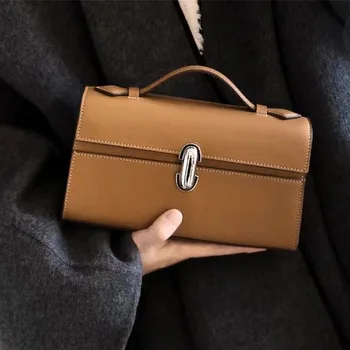 Новая высококачественная нишевая портативная маленькая квадратная сумка Французская простая сумка для женщин 2024 весна